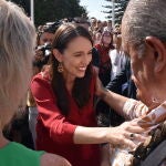 Jacinda Ardern se despide antes de presentar su dimisión como primera ministra de Nueva Zelanda