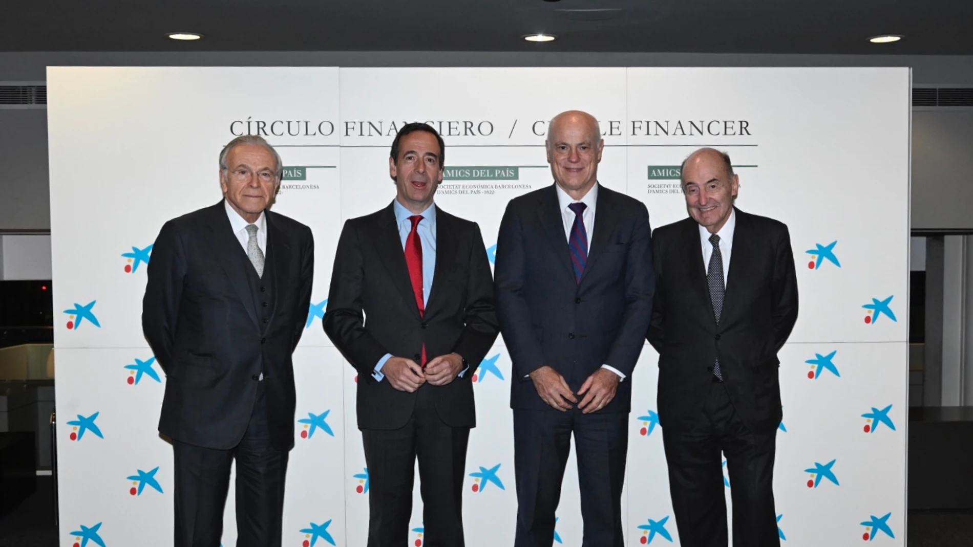 Isidre Fainé, presidente de la Fundació La Caixa y presidente del Cercle Financer, Gonzalo Gortazar, consejero delegado de Caixabank, José Manuel Campa, presidente de la EBA, y Miquel Roca, presidente de Amics del País.