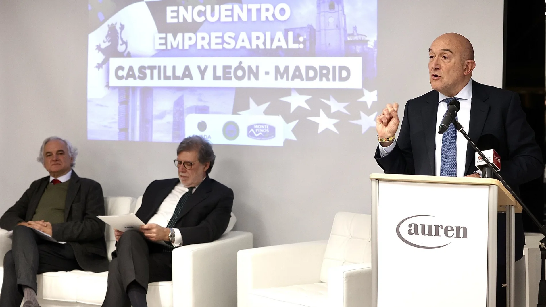 El consejero de Presidencia Jesús Julio Carnero, participa en el encuentro empresarial Castilla y León -Madrid, en presencia de Santiago Aparicio