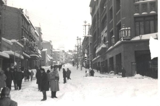 Fotografía de la nevada del desembre de 1962 en BArcelona, realizada por Rossend Capellà