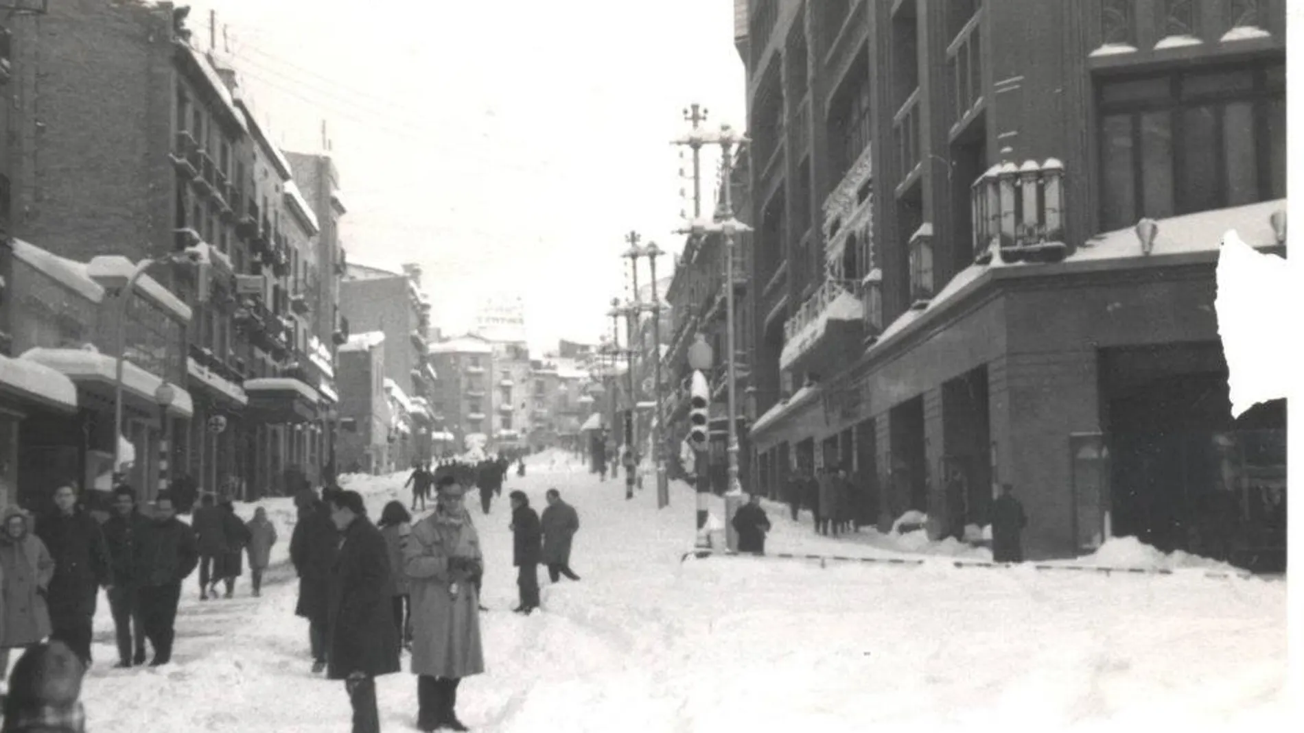 Fotografía de la nevada del desembre de 1962 en BArcelona, realizada por Rossend Capellà