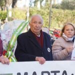 José Antonio Casanueva (c) , abuelo de Marta del Castillo, en la concentración por el 14 aniversario del asesinato de Marta del Castillo. Eduardo Briones / Europa Press