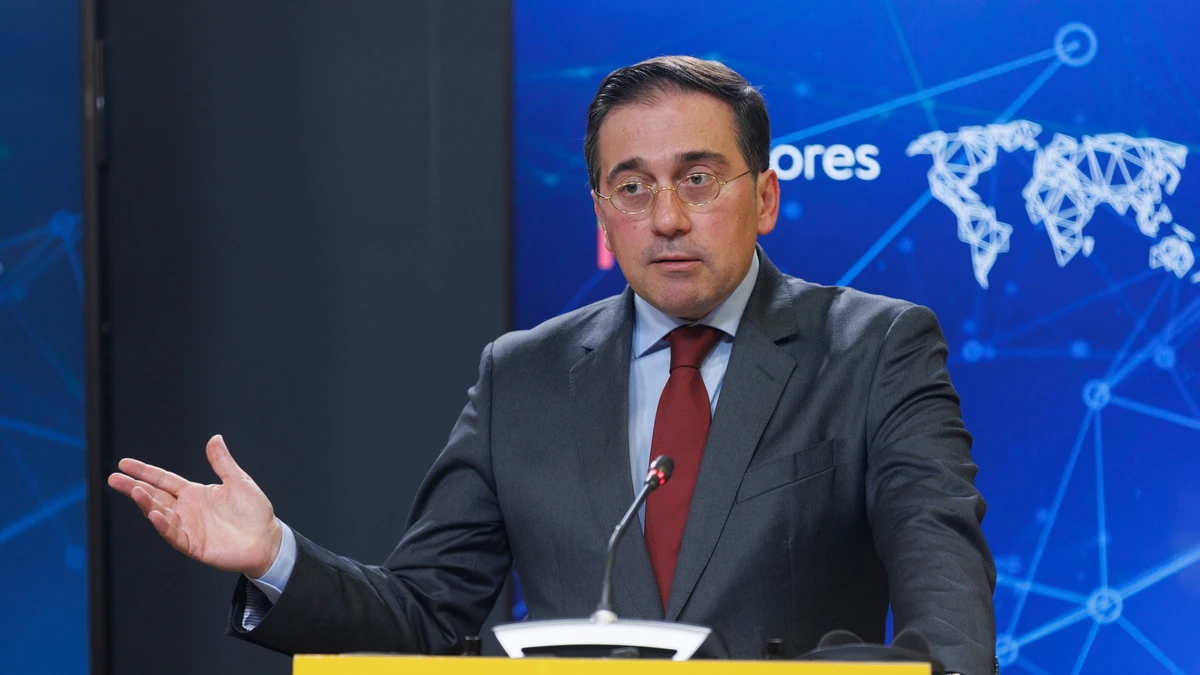 Albares anuncia que España retira a su embajadora en Buenos Aires