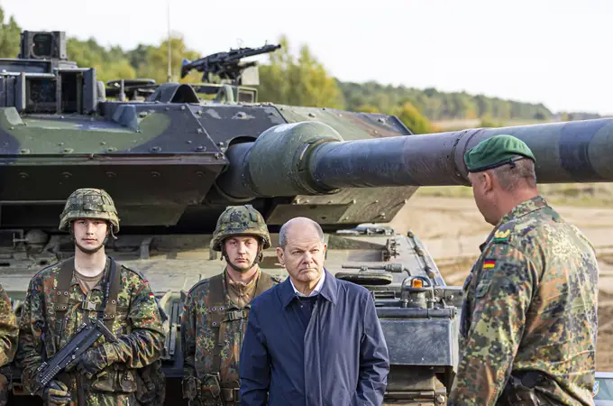 Las razones de Olaf Scholz tras sus dudas sobre el envío de tanques y aviones a Ucrania