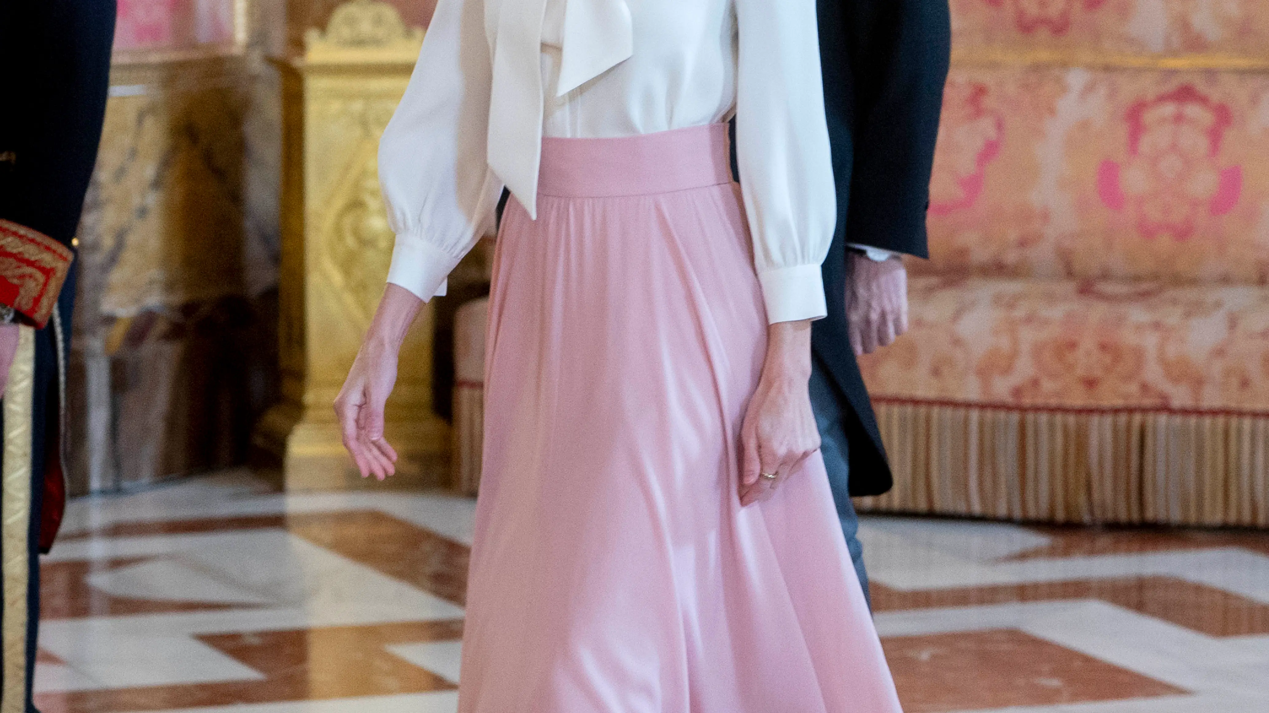 La Reina Letizia durante la recepción al cuerpo diplomático acreditado en España, en el Palacio Real.