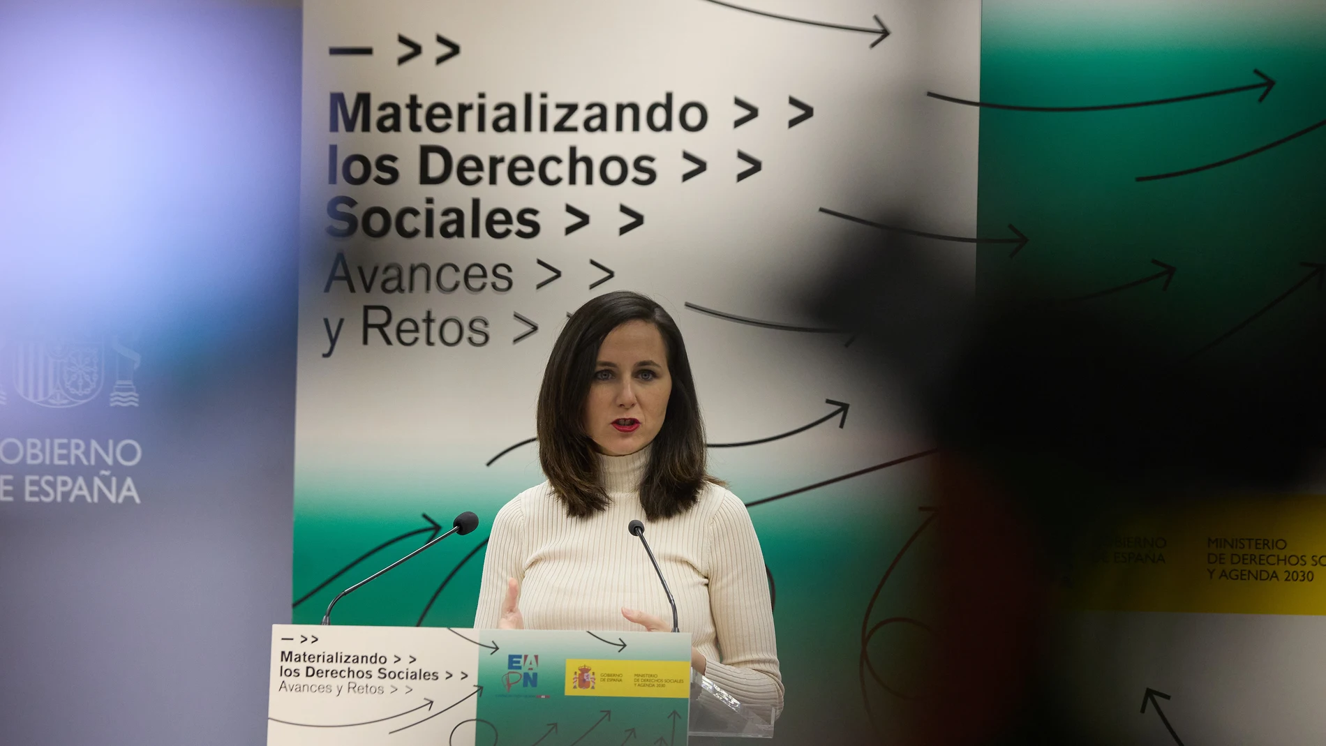 La ministra de Derechos Sociales y Agenda 2030, Ione Belarra, interiene durante el acto ‘Materializando los derechos sociales avances y retos