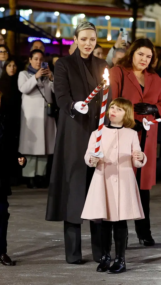 Charlène y sus hijos en Santa Devota EFE/EPA/ERIC GAILLARD / POOL MAXPPP OUT