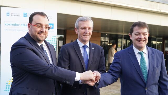 El presidente de la Junta de Castilla y León, Alfonso Fernández Mañueco, participa en el foro 'Corredor Atlántico Noroeste' junto a los presidentes de la Xunta de Galicia y del Principado de Asturias, Alfonso Rueda y Adrián Barbón