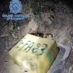 Fardo de hachís hallado en Calahonda. POLICÍA NACIONAL