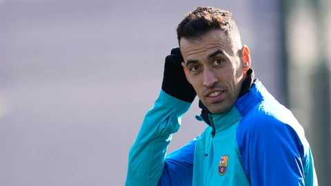 El centrocampista del FC Barcelona, Sergio Busquets, durante el entrenamiento que realiza la plantilla barcelonista para preparar el próximo partido