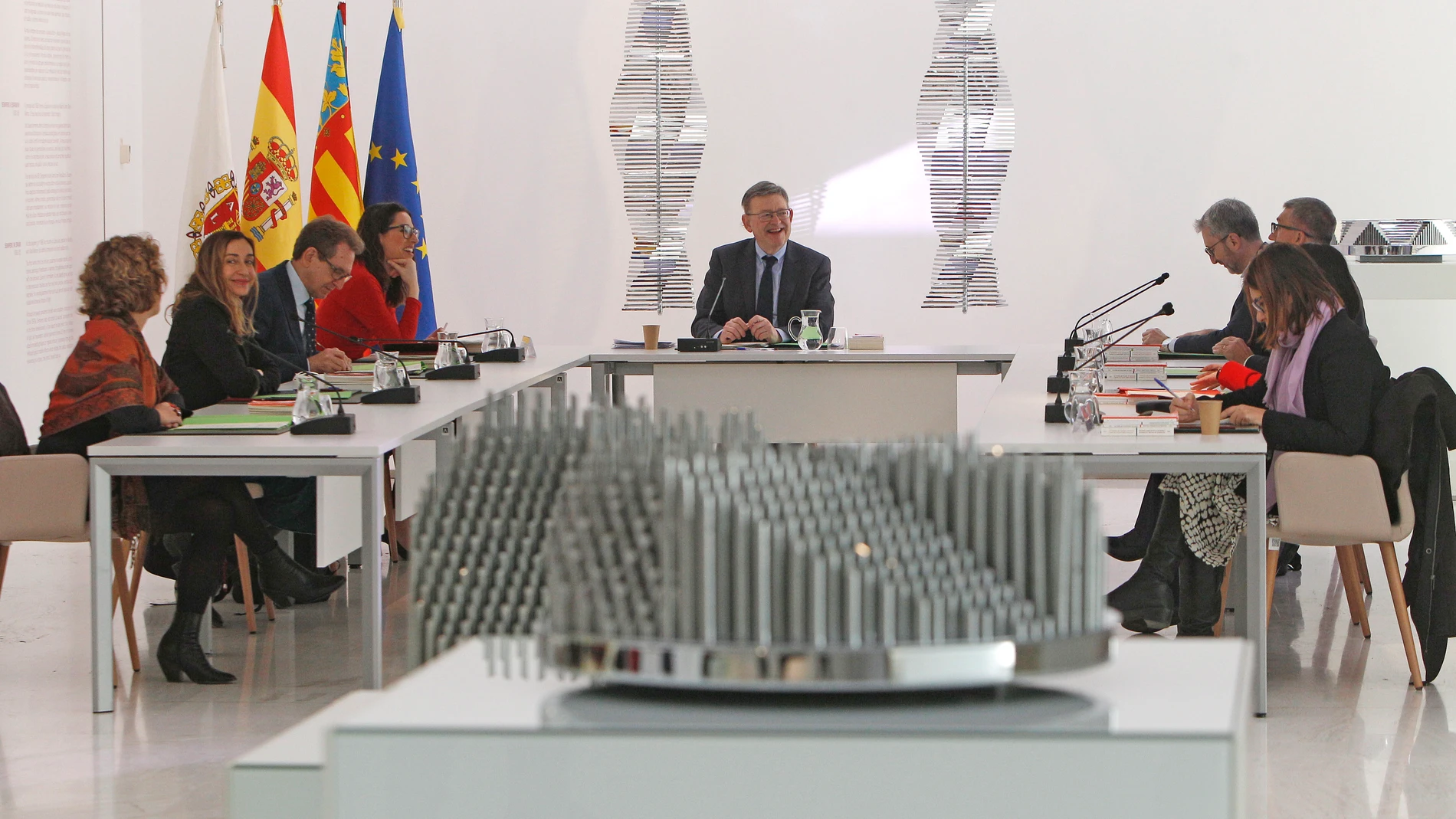 El presidente de la Generalitat valenciana, Ximo Puig, y su Gobierno reunidos en el MACA (Museo de Arte Contemporáneo de Alicante) donde se ha celebrado la reunión del Consell