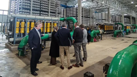 La delegación holandesa visitó la desalinizadora de Torrevieja