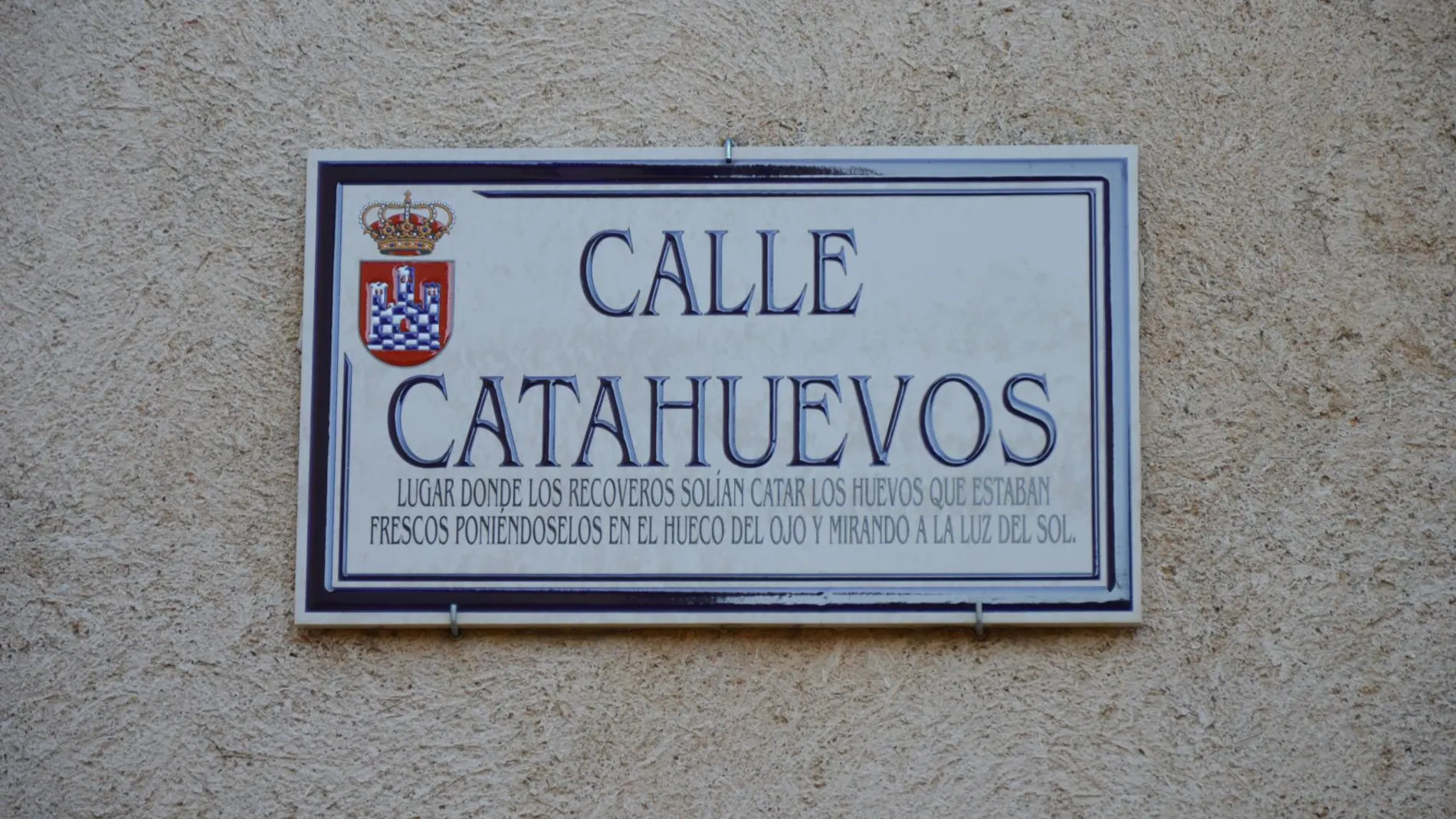 Placa de la Calle Catahuevos, en Urueña (Valladolid)