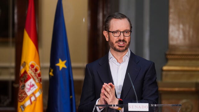 El portavoz del Grupo Parlamentario Popular en el Senado, Javier Maroto, durante la rueda de prensa ofrecida este miércoles tras la Junta de Portavoces del Senado. EFE/Borja Sánchez-Trillo