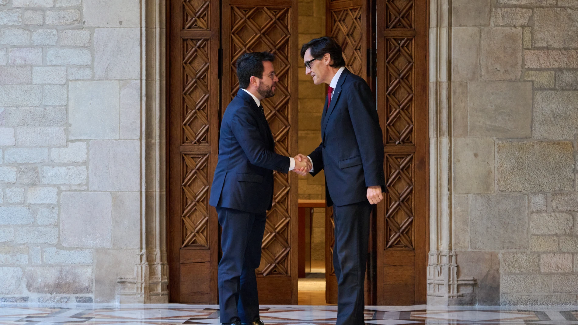 El presidente de la Generalitat, Pere Aragonès, y el primer secretario del PSC, Salvador Illa, ayer en Barcelona