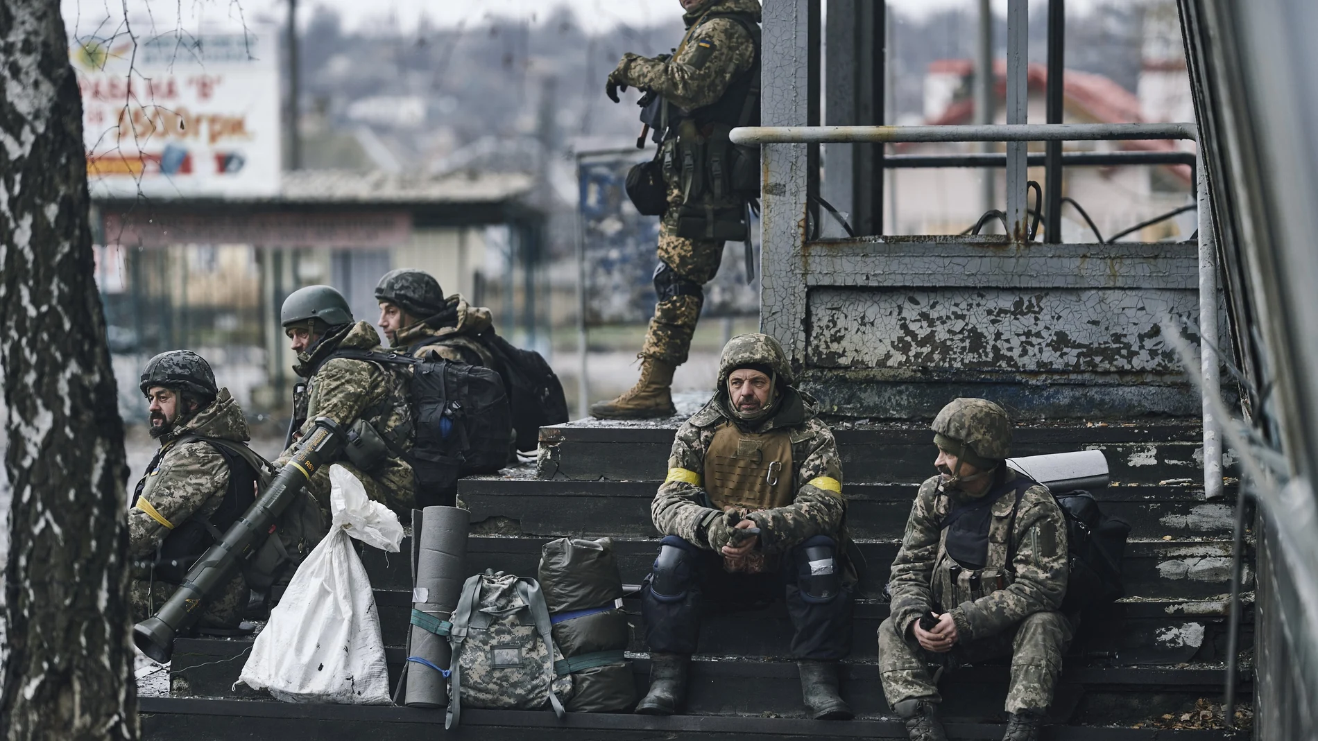 Imagen de un grupo de soldados ucranianos en la ciudad de Bakhmut