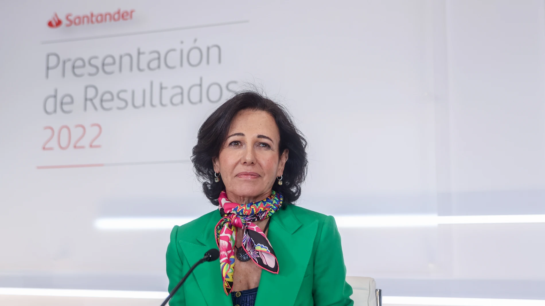 La presidenta de Banco Santander, Ana Botín, durante la presentación de los resultados del año 2022, en la Ciudad Grupo Santander de Boadilla del Monte