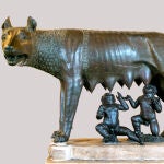  Escultura de bronce conocida como la loba capitolina. Museos Capitolinos, Roma