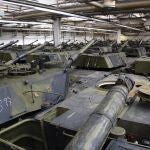Tanques Leopard del stock danés se almacenan en las instalaciones de la companía Danfoss que tiene su sede en Flensburg, en el norte de Alemania
