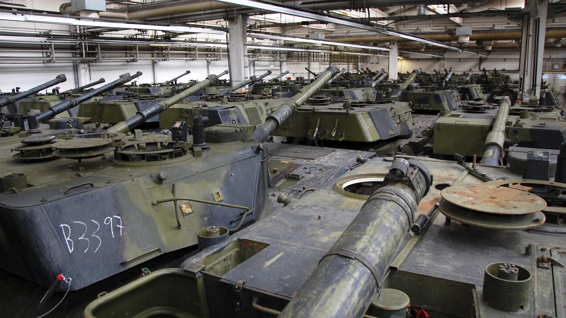 Tanques Leopard del stock danés se almacenan en las instalaciones de la companía Danfoss que tiene su sede en Flensburg, en el norte de Alemania