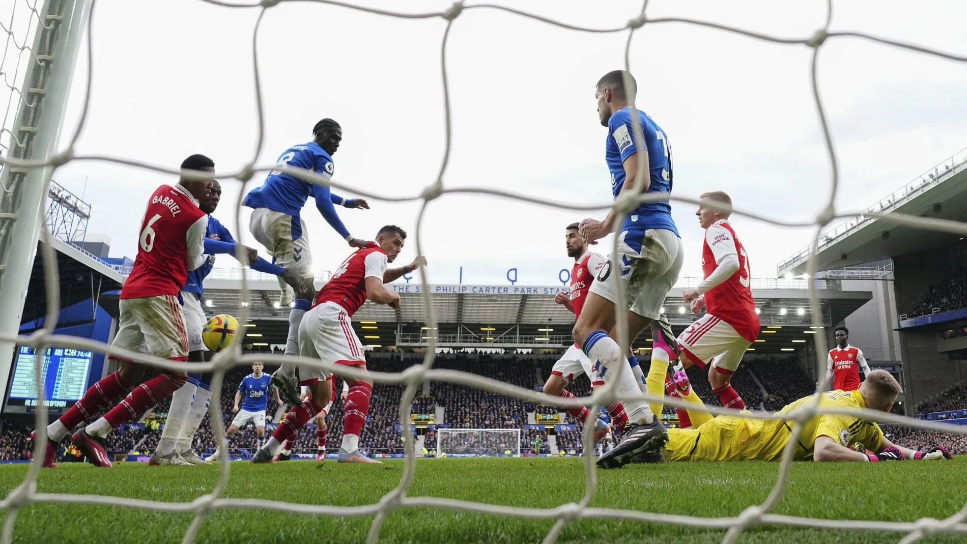 James Tarkowski marca el gol que derrotó al Arsenal en la Premier
