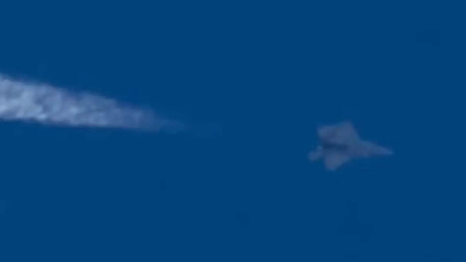 Imagen del F-22 Raptor que ha disparado un misil Sidewinder contra el pregunto globo espía chino
