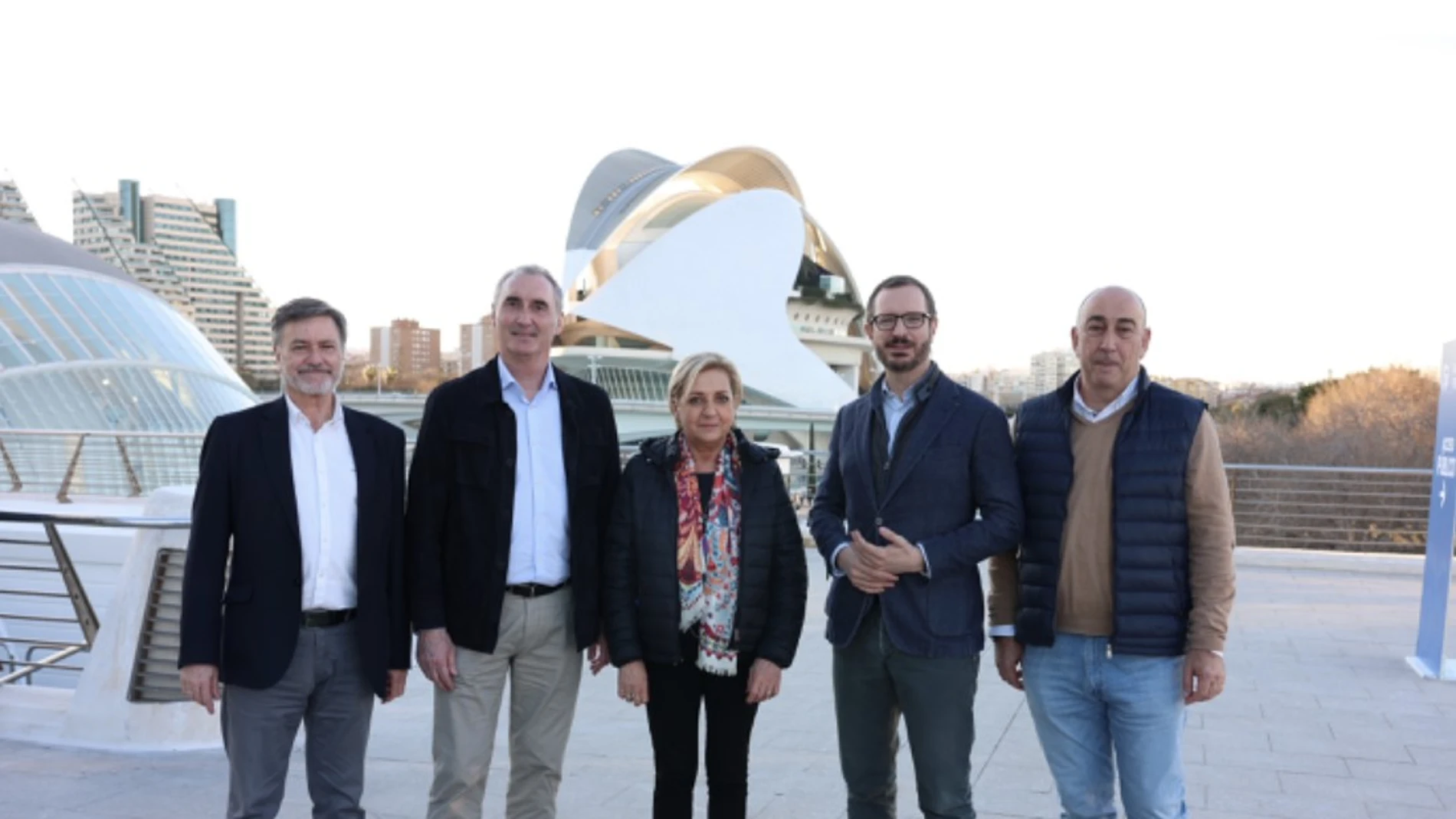 Los líderes del PP de Segovia, Paloma Sanz, Francisco Vázquez, Javier Maroto, Miguel Ángel de Vicente y José Mazarías, en la Intermunicipal de Valencia