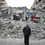 Ruinas de un edificio tras el terremoto que ha sacudido a Turquía y Siria