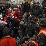 El ataque se produce cuando Siria aún busca muertos por el terremoto