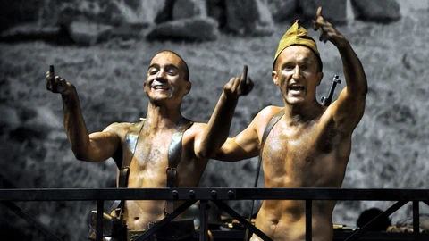 Quim Àvila y Joan Amargós a "In Memoriam. La Quinta del Biberón", de Lluís Pasqual