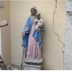 Imagen d ela Virgen María entra las ruinas de la catedral de Alejandreta (facebook)