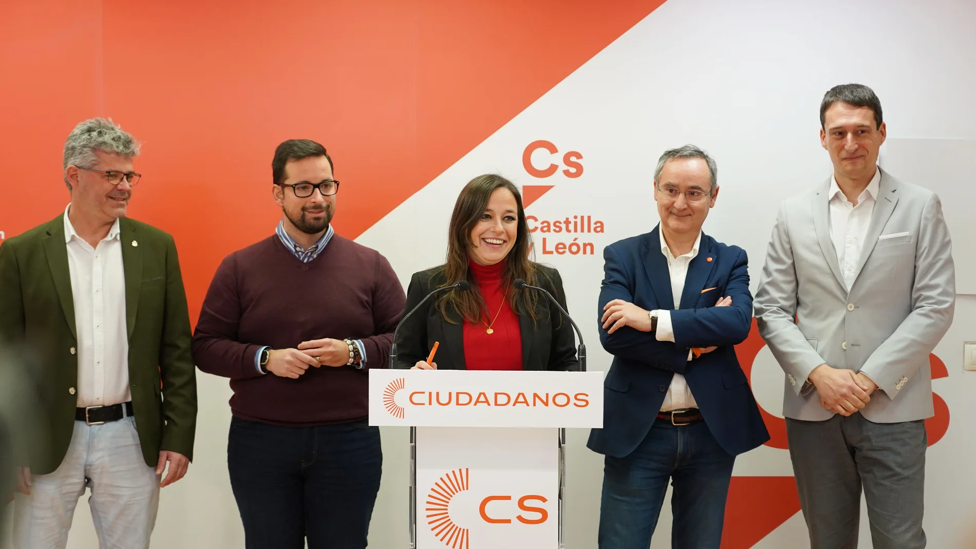 La presidenta de Cs en Castilla y León, Gemma Villarroel, junto a los cuatro miembros de la dirección