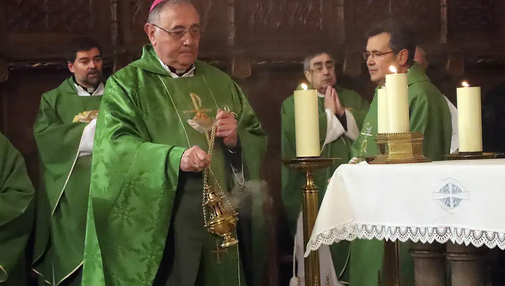 El canónigo Luis García toma posesión como abad del Cabildo de la Real Colegiata de San Isidoro de León