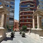 Estatuas de los Santos Patronos de Alzira en la avenida que lleva su nombre