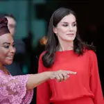 El último look sorpresa de la Reina Letizia en Angola