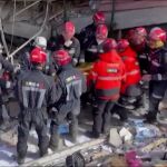 Los operarios madrileños ya salvan vidas en Turquía: trece horas de rescate 