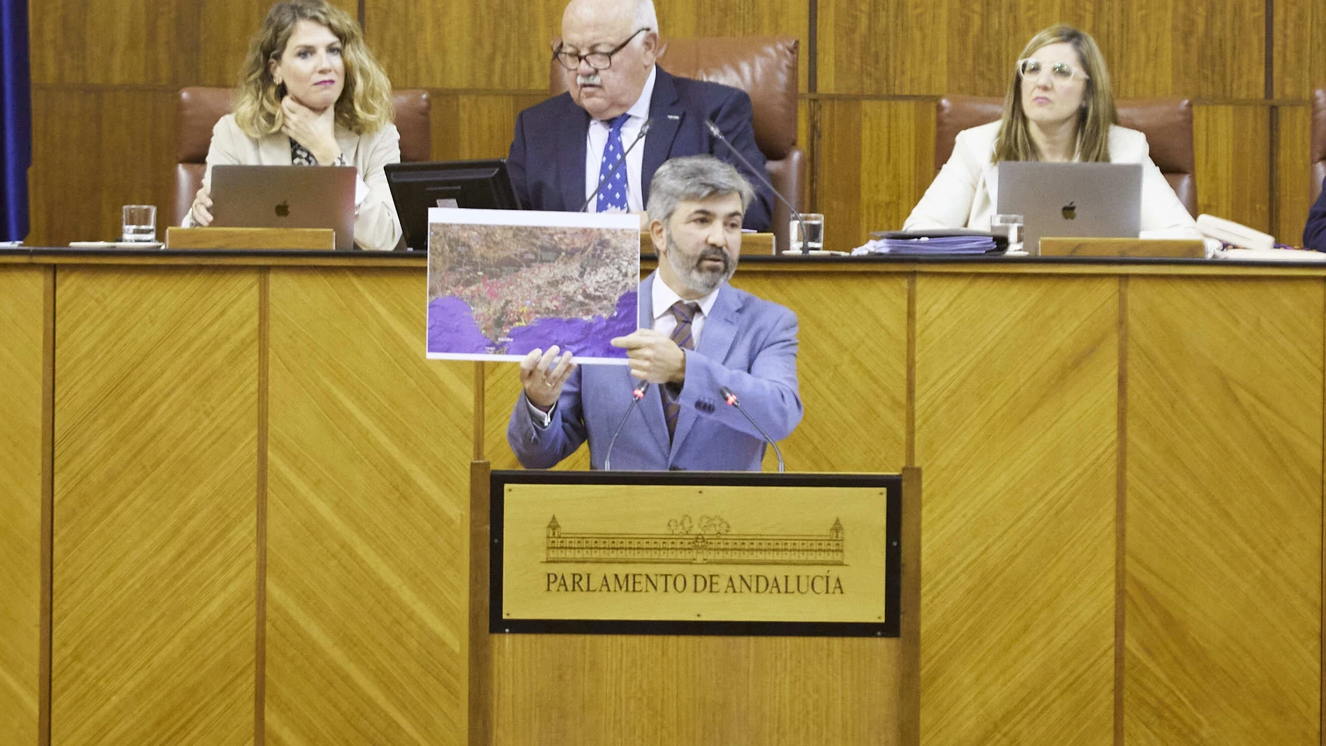 El alcalde de Coria del Río (Sevilla), Modesto González, defendió en el Parlamento andaluz la ILPA