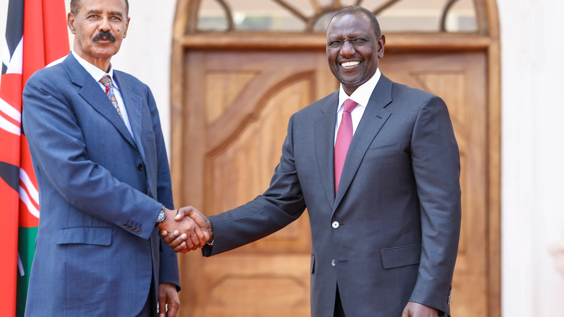 Nairobi (Kenya), 09/02/2023.- Eritrean President Isaias Afwerki (L) and Kenyan President William Ruto (R) pose for a photo after addressing a joint press conference after their meeting at State House in Nairobi, Kenya, 09 February 2023. Afwerki is on a two-day state visit to Kenya where he will attend official meetings to reinvigorate bilateral relations with Kenya and explore areas of mutual cooperation, including agriculture, trade and investment, air transport, energy and mining. Other key...