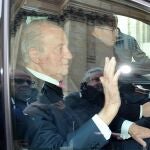 El Rey Juan Carlos I reaparece en París para asistir a la ceremonia de ingreso de Vargas Llosa en la Academia Francesa