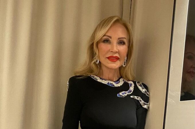 Carmen Lomana con vestido de Ze García. 