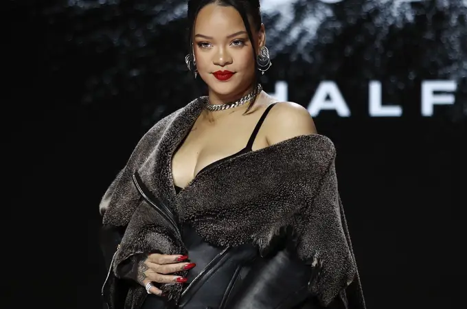 Así fue la espectacular actuación de Rihanna en la Super Bowl, donde confirmó que está embarazada