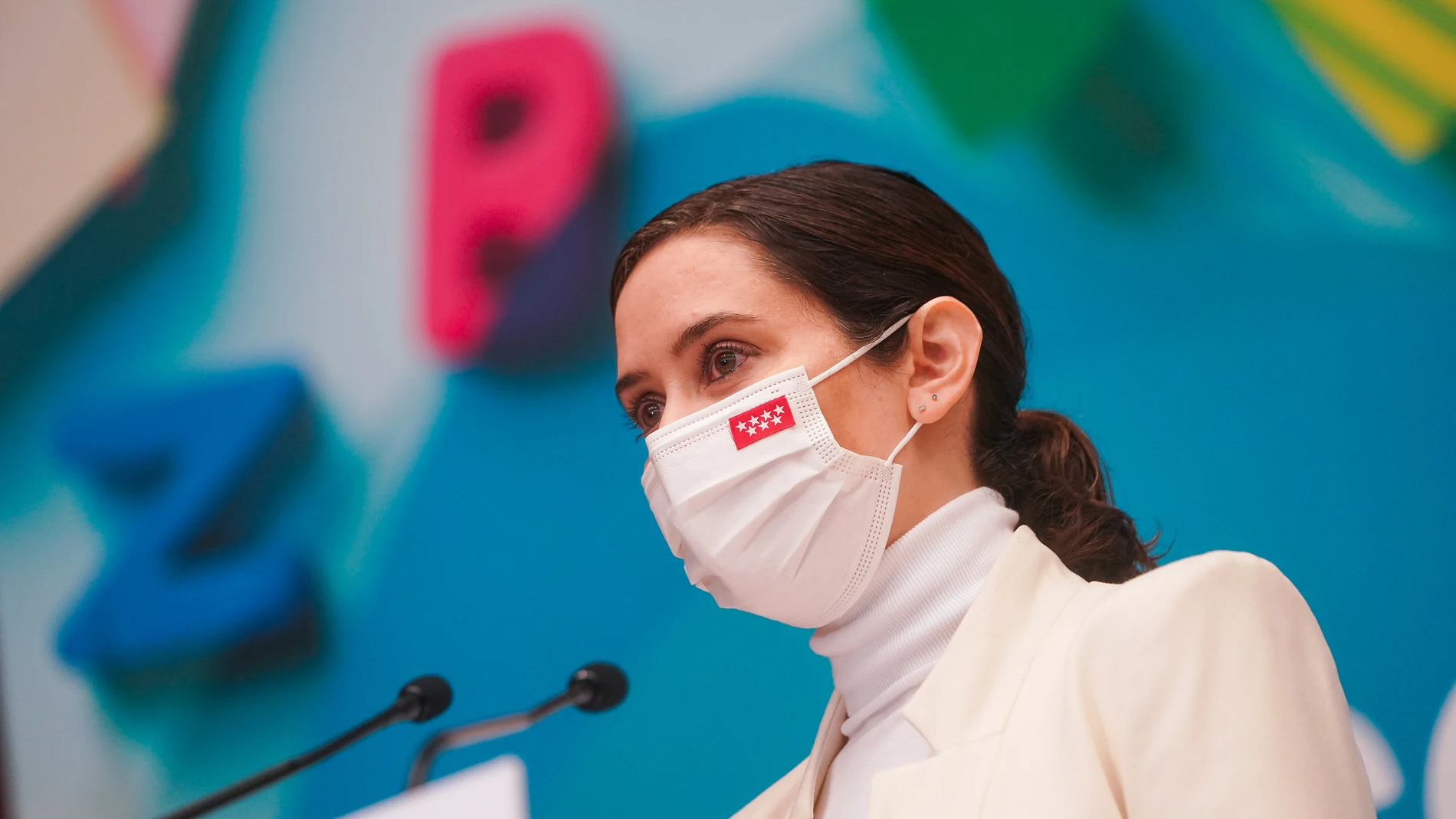 FUENLABRADA (MADRID), 10/02/2023.- La presidenta de la Comunidad de Madrid, Isabel Díaz Ayuso durante su visita al Hospital de Fuenlabrada, Madrid, este viernes donde ha condenado este viernes los insultos del alcalde de Villar de Cañas (Cuenca) sobre la ministra de Igualdad, Irene Montero, pero también los del exvicepresidente del Gobierno Pablo Iglesias hacia ella. EFE/Comunidad de Madrid SOLO USO EDITORIAL/SOLO DISPONIBLE PARA ILUSTRAR LA NOTICIA QUE ACOMPAÑA (CRÉDITO OBLIGATORIO)