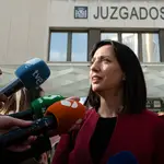 Mercedes González atiende a los medios a su salida de los juzgados de Plaza de Castilla 