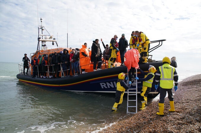 R.Unido.- Londres cifra en más de 2.000 el número de migrantes que han atravesado este año el Canal de la Mancha