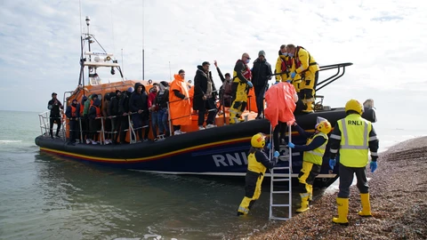 R.Unido.- Londres cifra en más de 2.000 el número de migrantes que han atravesado este año el Canal de la Mancha