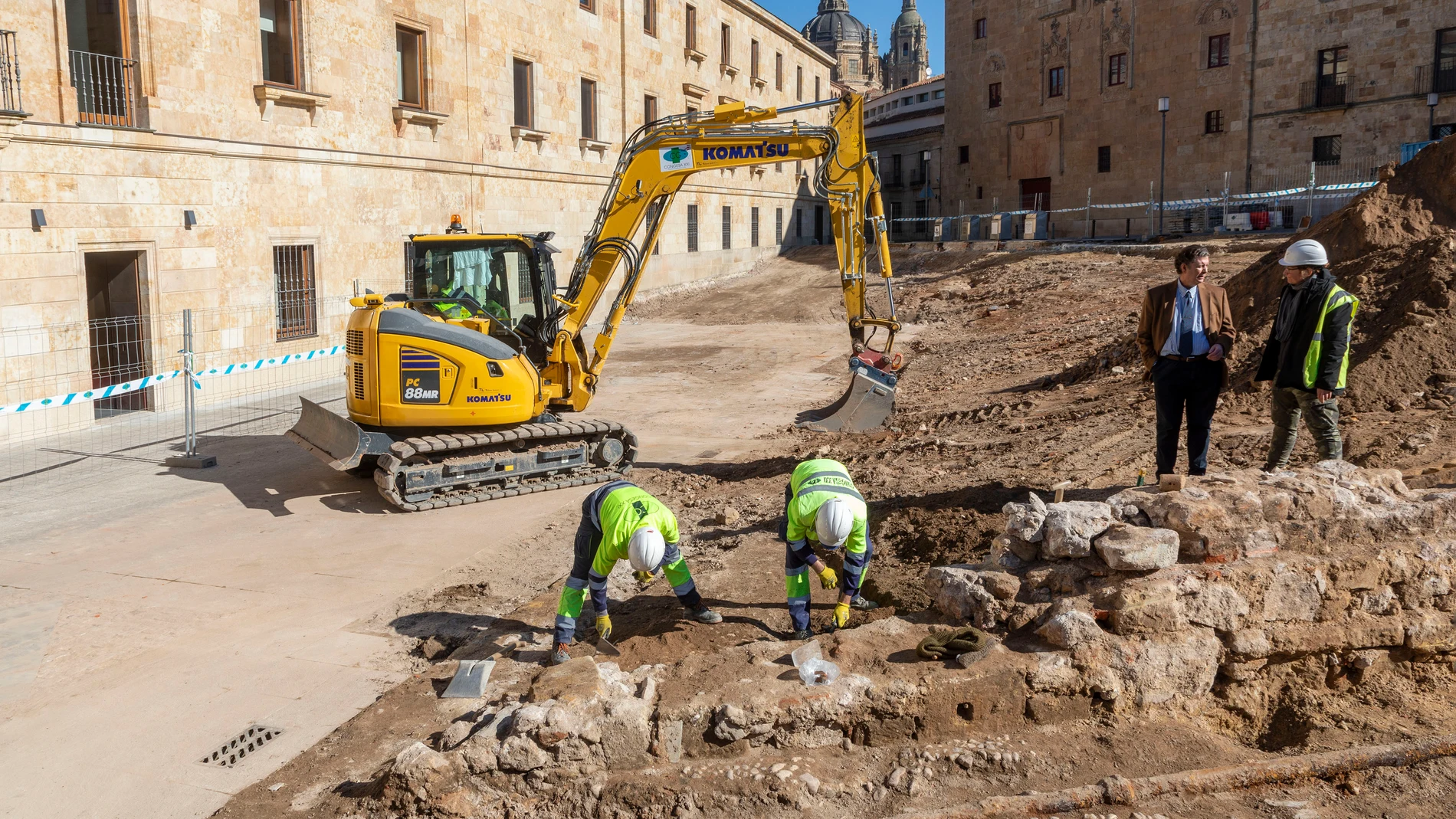 Las obras en la plazuela de San Bartolomé afloran nuevos restos del Convento de San Agustín, que albergó los restos de Fray Luis de León