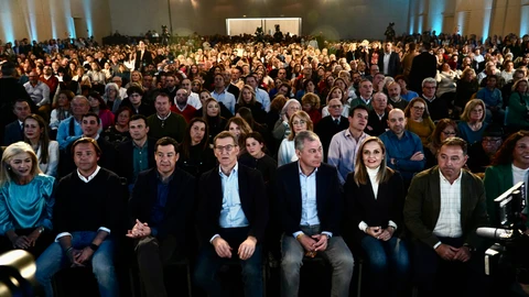 Lleno absoluto en el acto del Partido Popular en Sevilla con alcaldes