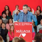 El secretario general del PSOE y presidente del Gobierno, Pedro Sánchez, participa en un acto del partido en Málaga