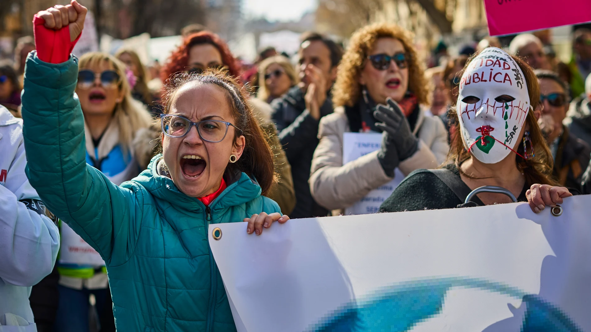 Los vecinos de los barrios y pueblos de la Comunidad de Madrid vuelven s manifestarse este domingo 12 de Febrero en defensa de la sanidad pública y contra del desmantelamiento de la atención primaria