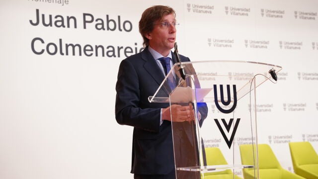 El alcalde de Madrid, José Luis Martínez-Almeida, en el homenaje a Juan Pablo Colmenarejo en la Universidad Villanueva